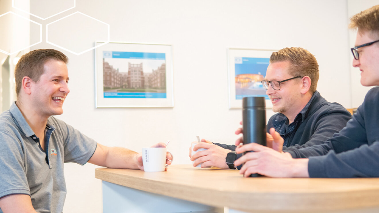 HANSA Klima Pausenraum mit Mitarbeitern HANSA Klima Pausenraum